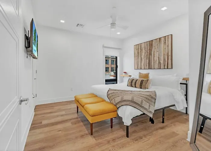2 Bedroom 1 Bathroom Free Parking Dwntwn Newark
