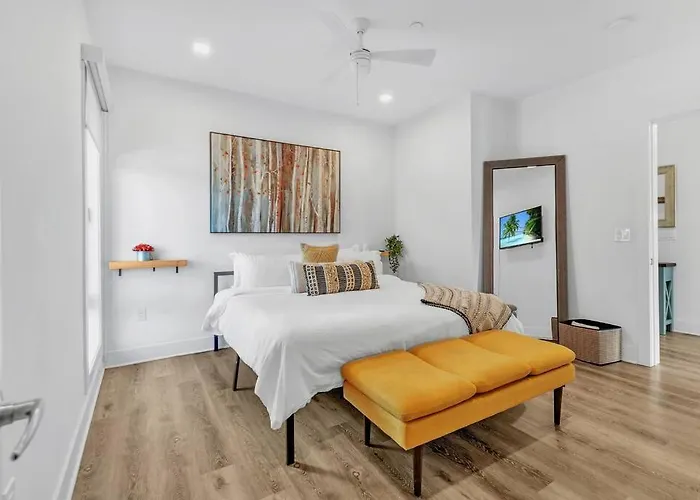 2 Bedroom 1 Bathroom Free Parking Dwntwn Newark