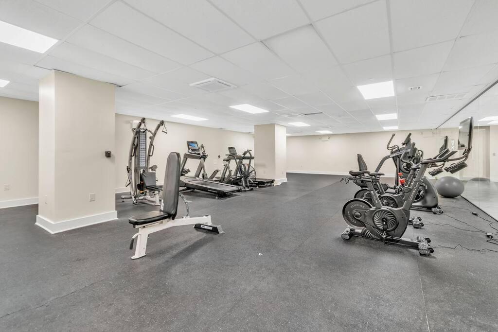 2 Bedroom 1 Bathroom Free Parking Dwntwn Newark