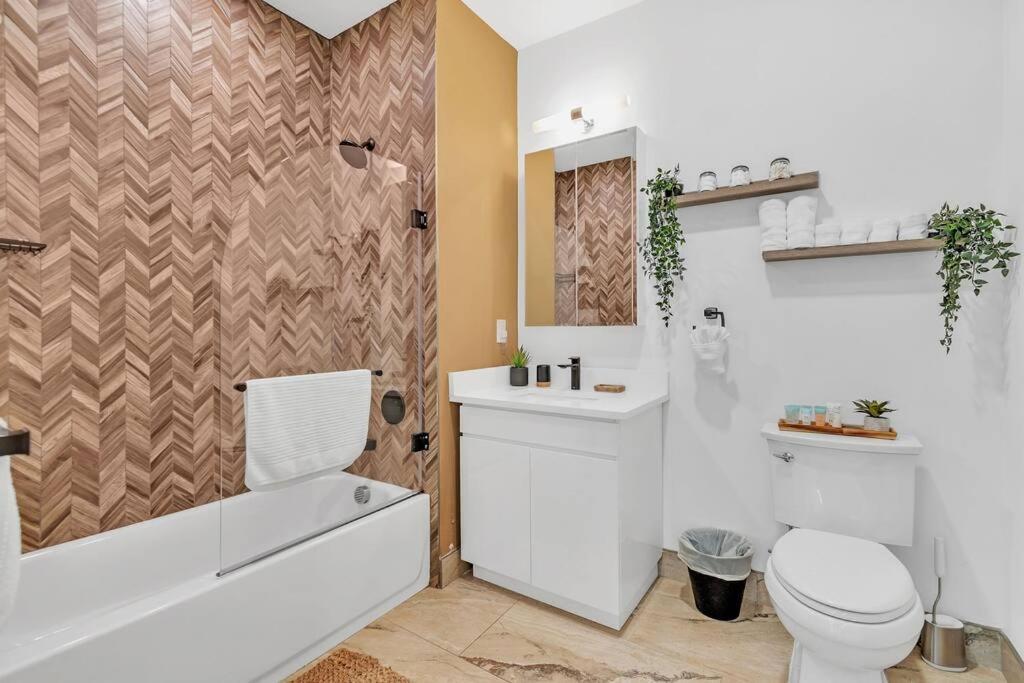 Apartment 2 Bedroom 1 Bathroom Free Parking Dwntwn
